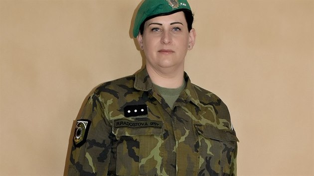 Romana Radostová je četařkou 15. ženijního pluku v Bechyni, nyní působí u roty logistiky 152. ženijního praporu. V armádě je od roku 2009.