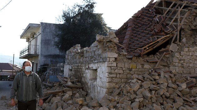Zemětřesení, které znovu zasáhlo střední Řecko, poničilo domy a vyhnalo na ulici tisíce lidí. (4. března 2021)