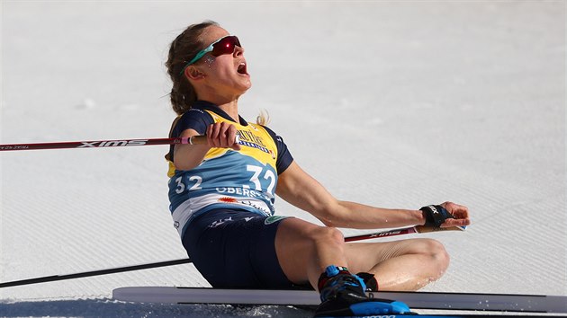 Jessie Digginsová po volné desítce na mistrovství světa v Oberstdorfu.