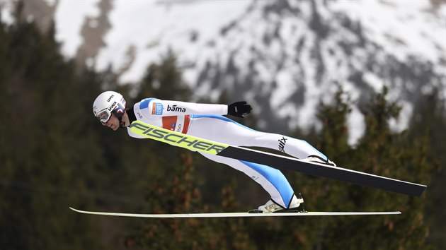 Jarl Magnus Riiber ve skokanské části závodu v severské kombinaci na mistrovství světa v Oberstdorfu.