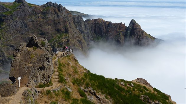 Ostrov Madeira je ide�ln� destinac� pro n�v�t�vn�ky up�ednost�uj�c� individu�ln� a aktivn� zp�sob dovolen�. (Trek na 1862 m vysok� vrcholek Pico Riuvo.)
