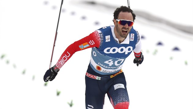 Norský běžec Hans Christer Holund si v Oberstdorfu doběhl pro zlato na patnáctce volně.