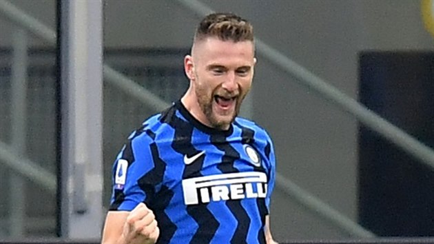 Milan kriniar z Interu Miln se raduje z glu.