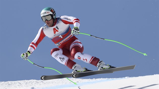 Rakouský lyžař Vincent Kriechmayr na trati sjezdu v Saalbachu