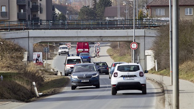 Až do konce dubna bude uzavřená část silnice U Velkého rybníka v Plzni kvůli jejímu napojení na novou čtyřproudou silnici východního okruhu. (26. 2. 2021)