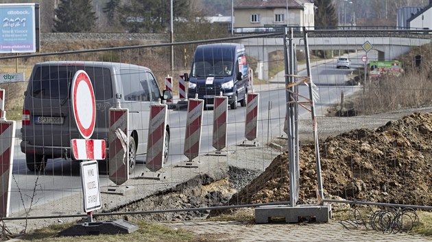 Až do konce dubna bude uzavřená část silnice U Velkého rybníka v Plzni kvůli jejímu napojení na novou čtyřproudou silnici východního okruhu. (26. 2. 2021)