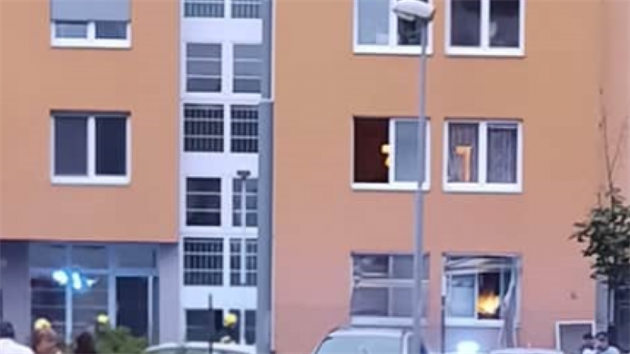 K výbuchu v brněnském bytě vyjížděli záchranáři, policisté a hasiči v červenci loňského roku. Na místě byl jeden zraněný.