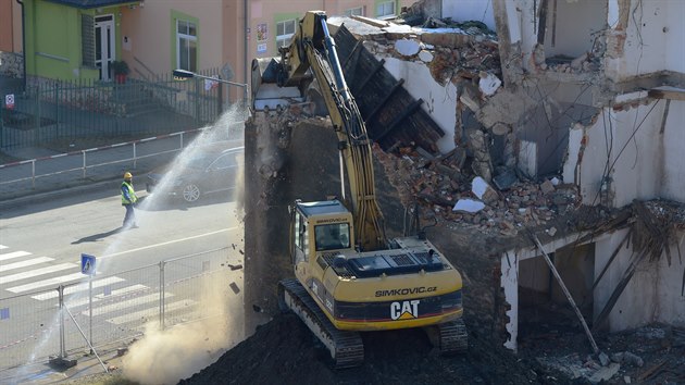 Demolice domu v Olomouci na Rooseveltově ulici, který stojí v cestě nové tramvajové trati. (6. 3. 2021)