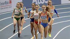 Nizozemka Femke Bolová (v popedí) vede skupinku závodnic v bhu na 400 metr...