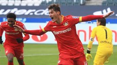Patrik Schick, útoník Leverkusenu, se raduje ze svého gólu v utkání proti...