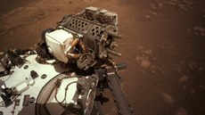 Robotický pr�zkumník Perseverance se dal poprvé od svého únorového p�istání na...