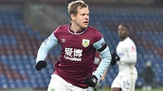 eský útoník Matj Vydra z Burnley slaví gól v ligovém utkání proti Leicesteru.