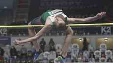 Bělorus Maxim Nedasekov během finále výšky na halovém mistrovství Evropy v...