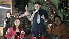 Divadlo 3+KK si p�ibarvilo zejména legendární Ho�novy ve�írky.