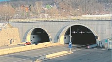 Komoanský tunel je tém dvoukilometrový.