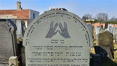 Hrob rabína acha na holeovském idovském hbitov