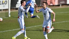 Jaromír Zmrhal (vlevo) a Tomá� Ladra z Mladé Boleslavi se radují z gólu v...