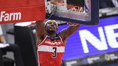 Bradley Beal z Washigtonu zakonuje na ko LA Clippers.