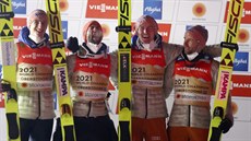 Němečtí mistři světa ve skoku na lyžích družstev. Zleva Pius Paschke, Severin...