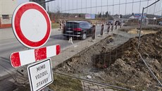A do konce dubna bude uzavená ást silnice U velkého rybníka v Plzni kvli...