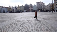 Plzeňské náměstí Republiky v první den lockdownu. (1. 3. 2021)