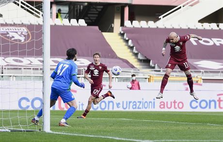 Simone Zaza z FC Turín skóruje proti Sassuolu.