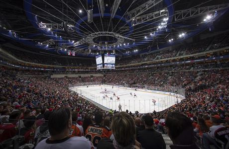 Zápas NHL v praské O2 arén mezi Philadelphií Flyers a Chicagem Blackhawks