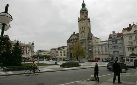 V budov prostjovské radnice (na snímku) sídlí v rámci informaního centra soukromá cestovní kancelá. Mstu platí nájem necelých est tisíc korun msín.