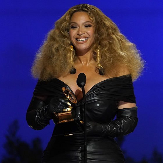 Beyoncé s Grammy za nejlepší R&B skladbu Black Parade