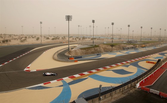 Nikita Mazepin z Haasu pi testech F1 v Bahrajnu