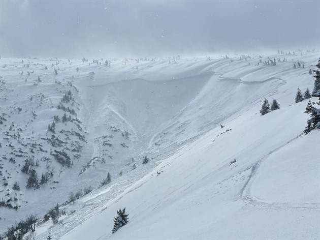 V Krkonoších stouplo nebezpečí lavin. Je tam až 80 centimetrů sněhu