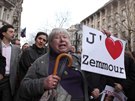 Demonstrace ne podporu Érika Zemmoura ped redakcí listu Le Figaro (25. bezna...