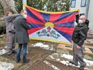 Karlovarsk� kraj v�bec poprv� vyv�sil p�ed budovou krajsk�ho ��adu tibetskou...