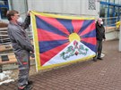 Karlovarsk� kraj v�bec poprv� vyv�sil p�ed budovou krajsk�ho ��adu tibetskou...