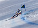 výcar Marco Odermatt na trati bhem obího slalomu v Kranjské Goe