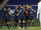 Fotbalisté PSG se radují ze vsteleného gólu proti Nantes.