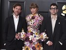 Aaron Dessner, Taylor Swift a Jack Antonoff v press roomu na cenách Grammy