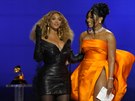 Beyoncé a Megan Thee Stallion pebírají Grammy za nejlepí rapovou skladbu roku...