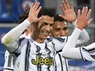 Cristiano Ronaldo slaví jeden ze svých tí gól v utkání Juventusu s Cagliari.