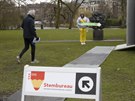 Nizozemci letos kvli pandemii koronaviru hlasují v parlamentních volbách ti...