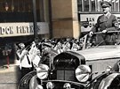 N�v�t�vu Adolfa Hitlera v Brn� prov�zely hajluj�c� davy i s�rie trapas�.