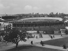 Letn stadion v Pardubicch krtce po jeho oteven v roce 1931. Klopen drha...