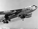 NB-52A poslouil jako mateský letoun pro vynáení experimentálního raketového...