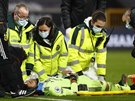 Rui Patrício, branká Wolverhamptonu Wanderers, v péi zdravotník