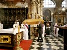 V jezuitsk�m kostele Nanebevzet� Panny Marie se konalo rozlou�en� s far��em...