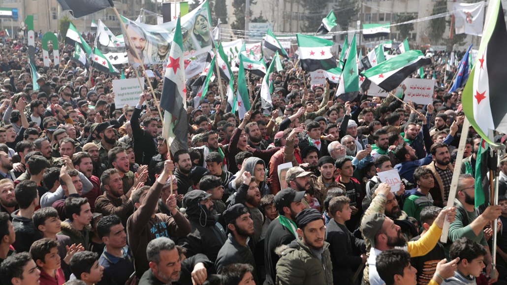 Demonstrace v Sýrii k 10. výroí od zaátku konfliktu (15. bezna 2021)