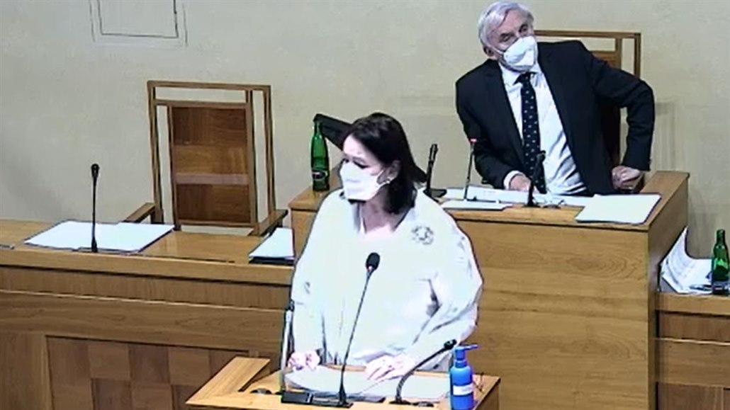Senátoři odmítli návrh na povinné množství českých potravin v obchodech