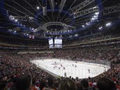Zápas NHL v pražské O2 aréně mezi Philadelphií Flyers a Chicagem Blackhawks