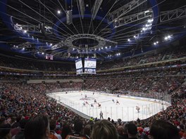 Zápas NHL v praské O2 arén mezi Philadelphií Flyers a Chicagem Blackhawks