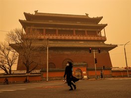 Sever íny vetn metropole Pekingu zasáhla písená boue, podle meteorolog...